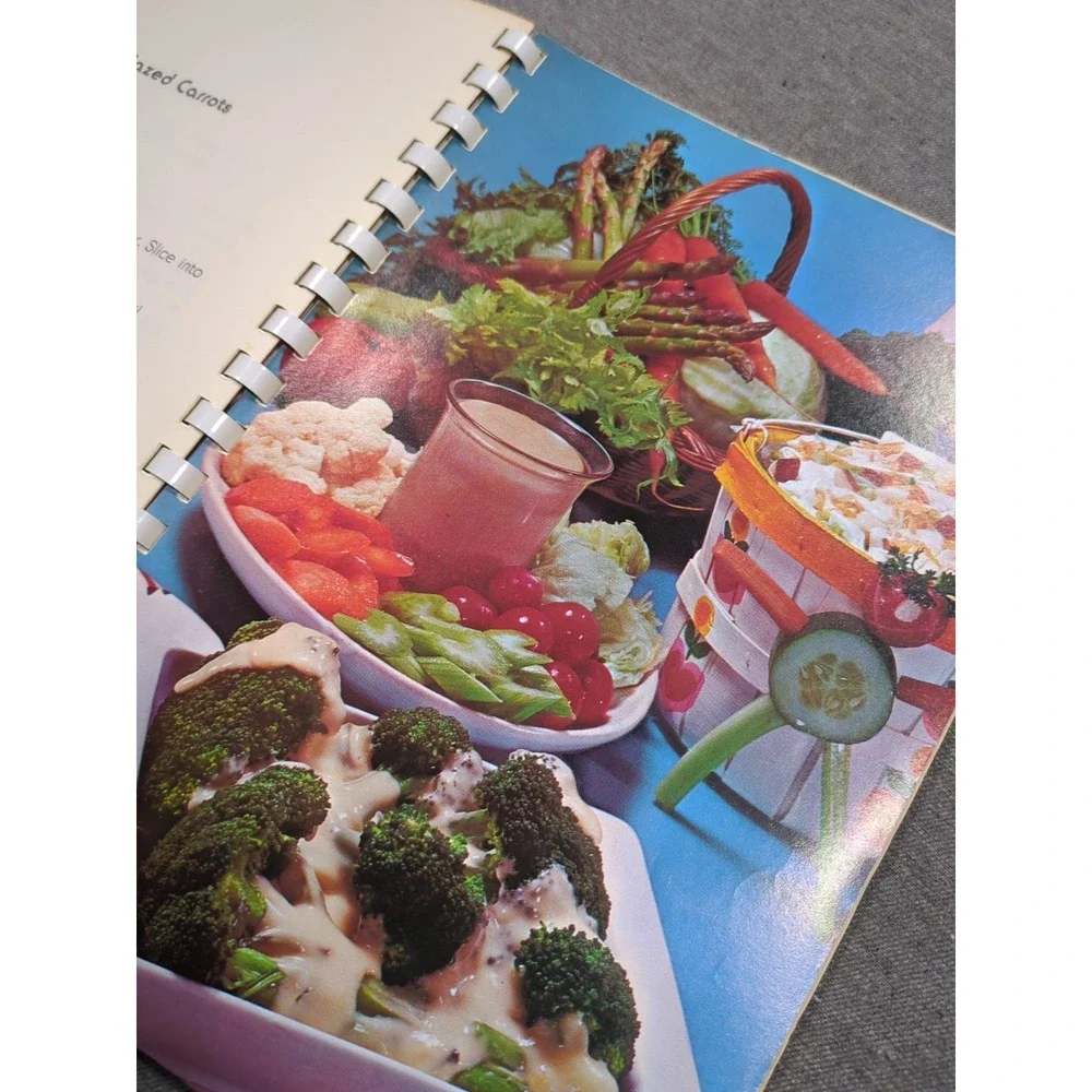 VTG 1980 The Children's‎ Cookbook A Beginner's Guide To Cooking Spiral Bound